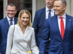 Akcja charytatywna z udziałem Marty Nawrockiej. Przekazała słynną sukienkę na aukcję