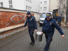 Warszawa: Caritas i Straż Miejska ponownie ruszają z akcją „Trochę ciepła dla bezdomnego”