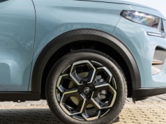 Mały SUV przyciąga Polaków ceną 64 900 zł. Rosnąca popularność europejskiej marki zaczyna niepokoić Chińczyków