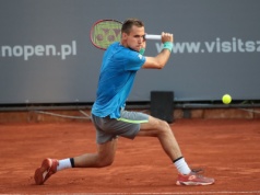 Polak przegrał seta. Potem pokazał moc