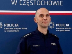 Częstochowski policjant nagrodzony za pomoc najmłodszym. Asp. Kamil Sowiński z odznaką „Policjant Przyjaciel Dzieci”