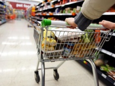 Miliardowe długi małych sklepów. Czy system kaucyjny dobije handel?