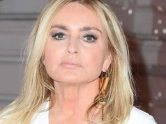 Monika Olejnik w mini i 