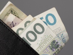 "Karpiówki" dla urzędników. "Wyrzucanie pieniędzy w błoto"