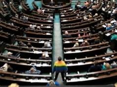 Małżeństwa jednopłciowe w Polsce. Prawica w histerii, rząd chce wykonać wyrok TSUE