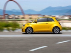 Spalinowy Fiat 500 wraca do Polski, ale w cenie… hybrydowej Toyoty Aygo X