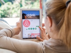 Airbnb: Za noclegi na całym świecie polscy turyści mogą płacić Blikiem