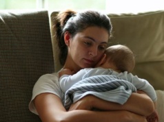 "Babcie i ciotki obrzydziły mi macierzyństwo. Nie umiałam się cieszyć"