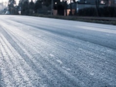 Powiat Ząbkowicki. Opady śniegu i oblodzenie. IMGW ostrzega