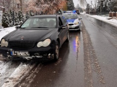 Słotwiny: Młody kierowca mercedesa „driftował” na drodze gminnej