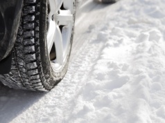 Wymiana opon na zimowe i ubezpieczenie OC.  To musisz bezwzględnie wiedzieć