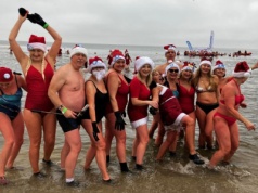 Nadchodzi coroczna Inwazja Morsujących Mikołajów