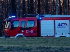 Pożar wędzarni w miejscowości Dalwin. Z ogniem walczy dwanaście zastępów ratowników