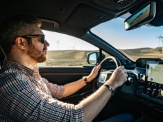 Nowa Toyota bZ4X: ten elektryk to auto dla Jamesa Bonda