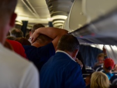 Samolot wypada z pasa i co ma zrobić pasażer? 5 rad, które musisz zapamiętać