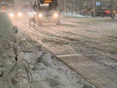 Atak zimy w Koninie – korki, opóźnienia autobusów i ostrzeżenia IMGW