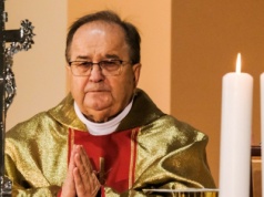 Ojciec Rydzyk wezwany do prokuratury, Radio Maryja prosi o modlitwę