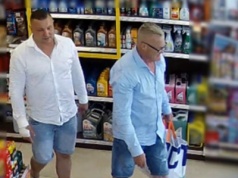 Podejrzani o kradzież na stacji benzynowej na Targówku. Policja milczała od sierpnia