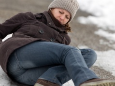 Upadek na lodzie. Mało kto wie, że możesz dostać nawet 200 tys. zł odszkodowania