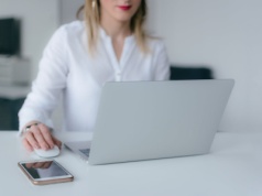 Jeśli kupujesz komputer z dotacji, to uważaj. Kontrolerzy sprawdzą, czy nie leży w pudełku