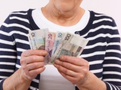 ​Dobra wiadomość dla seniorów. Od grudnia więcej pieniędzy zostanie im w kieszeni
