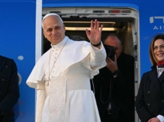 Papież wyruszył w pierwszą zagraniczną podróż