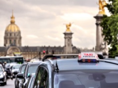 Tego nigdy nie rób w podróży. Drobny upominek od kierowcy może narobić ci problemów