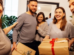 Jak uniknąć problemów podatkowych przy wręczaniu świątecznych prezentów?