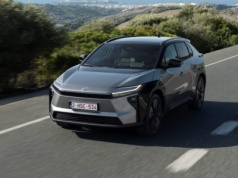 Nowa Toyota BZ4X – nawet 343 konie mechaniczne w elektryku