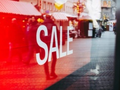 Największe zaufanie w Black Friday  budzą duże platformy sprzedażowe i sklepy  w galeriach handlowych