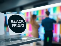 Jaki smart prezent dla partnera lub rodzica wybrać? Sprawdź promocje na Black Friday