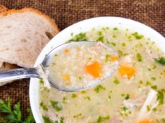 Moja babcia wlewała odrobinę do krupniku. Zupa miała lepszy i pełniejszy smak