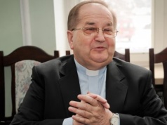 Tego szukali w biurowcu Rydzyka. Prokurator: wydano dobrowolnie