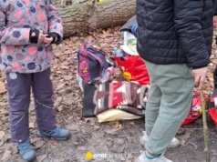 Z dziećmi koczowała nad Wisłą. 