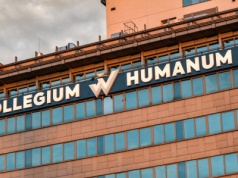 Znani politycy z poważnymi zarzutami.  Długa lista oskarżonych w sprawie Collegium Humanum