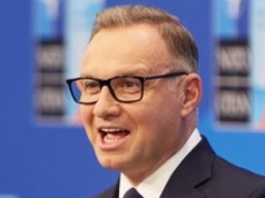 Andrzej Duda otrzymał PREZYDENCKĄ EMERYTURĘ i pochwalił się przelewem. Robi wrażenie? (FOTO)