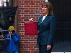 Brytyjskie podwójne salto mortale. Partia Pracy szoruje po dnie, lewicowy rząd podnosi podatki