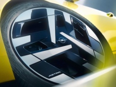 Popularny Opel zmienia swój design. Przednie oświetlenie przypomina celownik