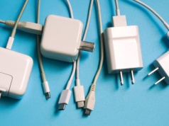 Przebadano ładowarki USB z Temu i Shein. Wyniki testu mogą was zaskoczyć