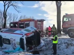 Tragiczny wypadek karetki. Kierowca nie przeżył