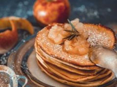 Cynamonowe naleśniki "szarlotka" od Debory Suliborskiej