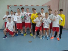 Wieluńska „czwórka” triumfuje w Igrzyskach Młodzieży Szkolnej w piłce ręcznej