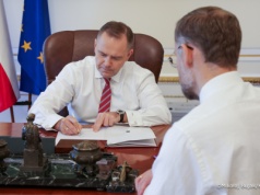 Zakaz sprzedaży dzieciom. Karol Nawrocki podpisał nowelizację ustawy