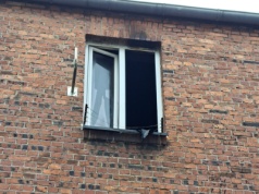 Chełmek. Policjanci wynosili ludzi z płonącego bloku. Jedna osoba nie przeżyła