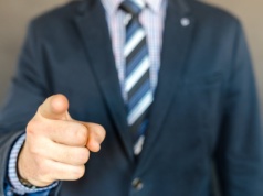 Prawnik czy sprzedawca na bazarze? Oto co CEIDG mówi o twoim partnerze biznesowym