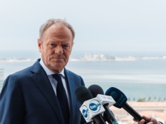 Donald Tusk ostrzega: „Fatalna kombinacja” w polityce międzynarodowej. Orban spotyka Putina, Nawrocki Orbana