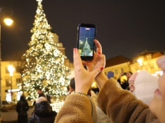 Miejska choinka w Lublinie już świeci. Uruchomiono też świąteczne iluminacje