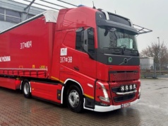 Nowe ciągniki siodłowe z naczepami w Państwowej Straży Pożarnej