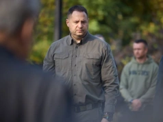 Jutro miał lecieć do USA, dziś złożył dymisję. Na jaw wychodzą nowe fakty