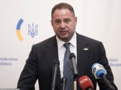 Jermak zrezygnował ze stanowiska. Zapowiedział wyjazd na front